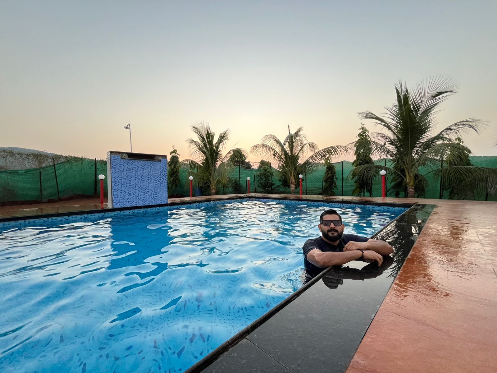 🏊 SWIMMING POOL Dive into fun and relaxation at Shravani Farms! 💦 Enjoy a refreshing swim, unwind with your loved ones, and make your farmstay truly memorable. 🌿✨ Swim • Relax • Enjoy • Repeat! #ShravaniFarms #SwimmingPool #Farmstay #WeekendGetaway #FamilyFun #NatureEscape #PoolTime